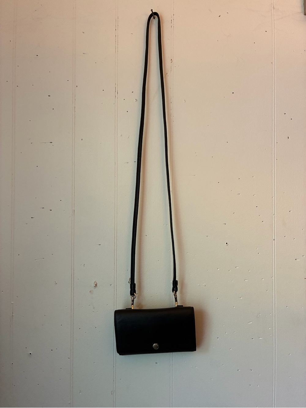 Classic Coach Black Crossbody Wallet — Minimal Women's Bag